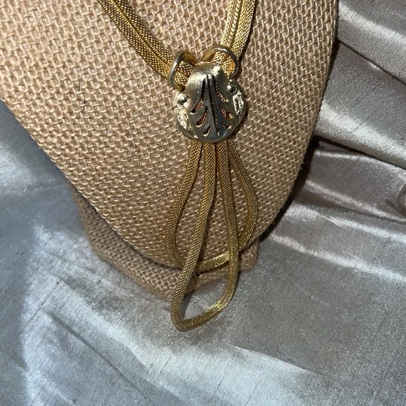 Vintage gold mesh necklace - Picture 4 of 5